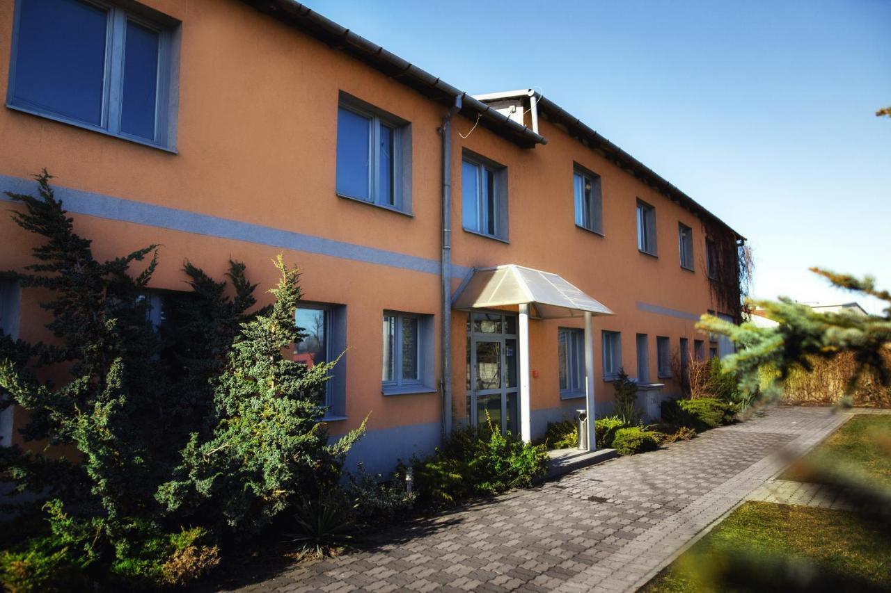 Atmosfera Hotel Zyrardow Buitenkant foto